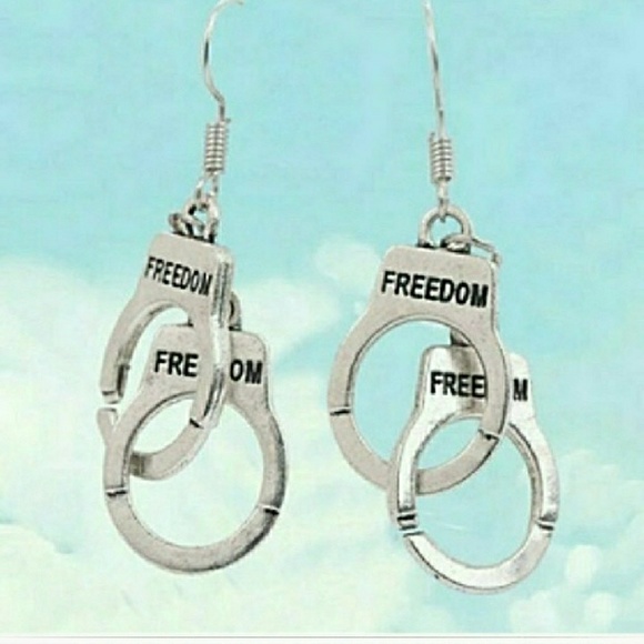 Jewelry - 🎀🌟Restocked! Handcuff Earings